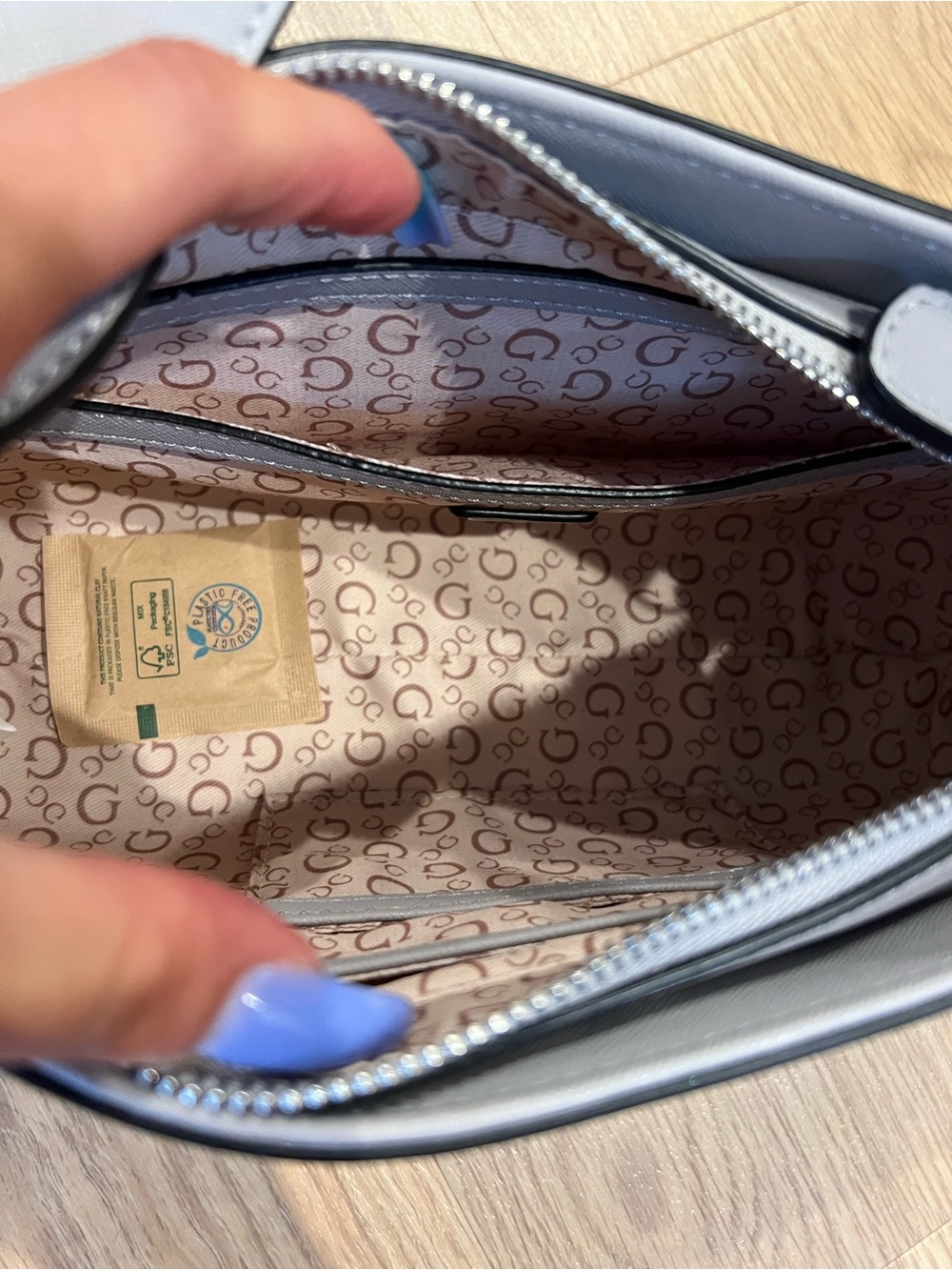 GUESS purse bundle - Picture 6 of 9